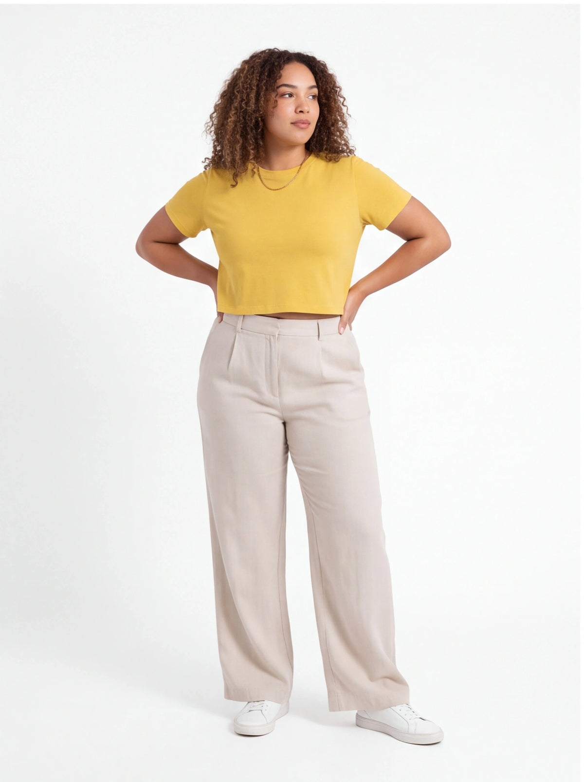 Yellow cropped cotton T-shirt with crew neck and short sleeves