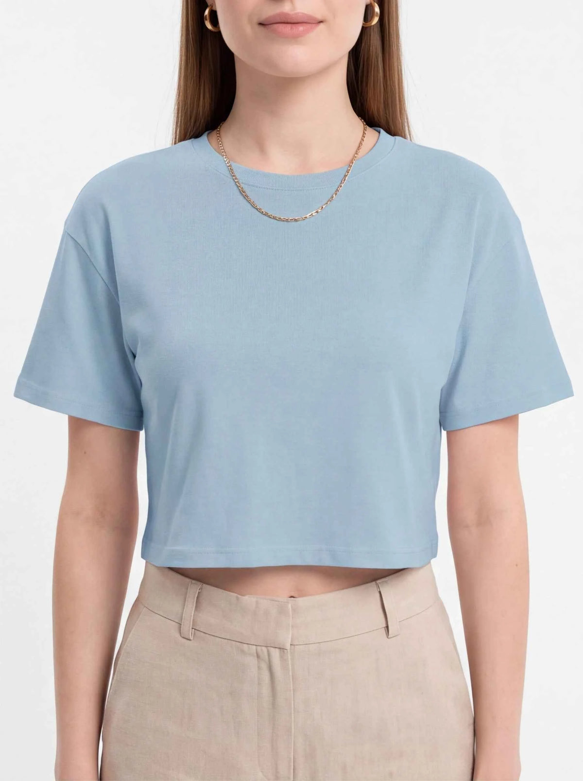 Light blue cropped T-shirt with crew neck and short sleeves