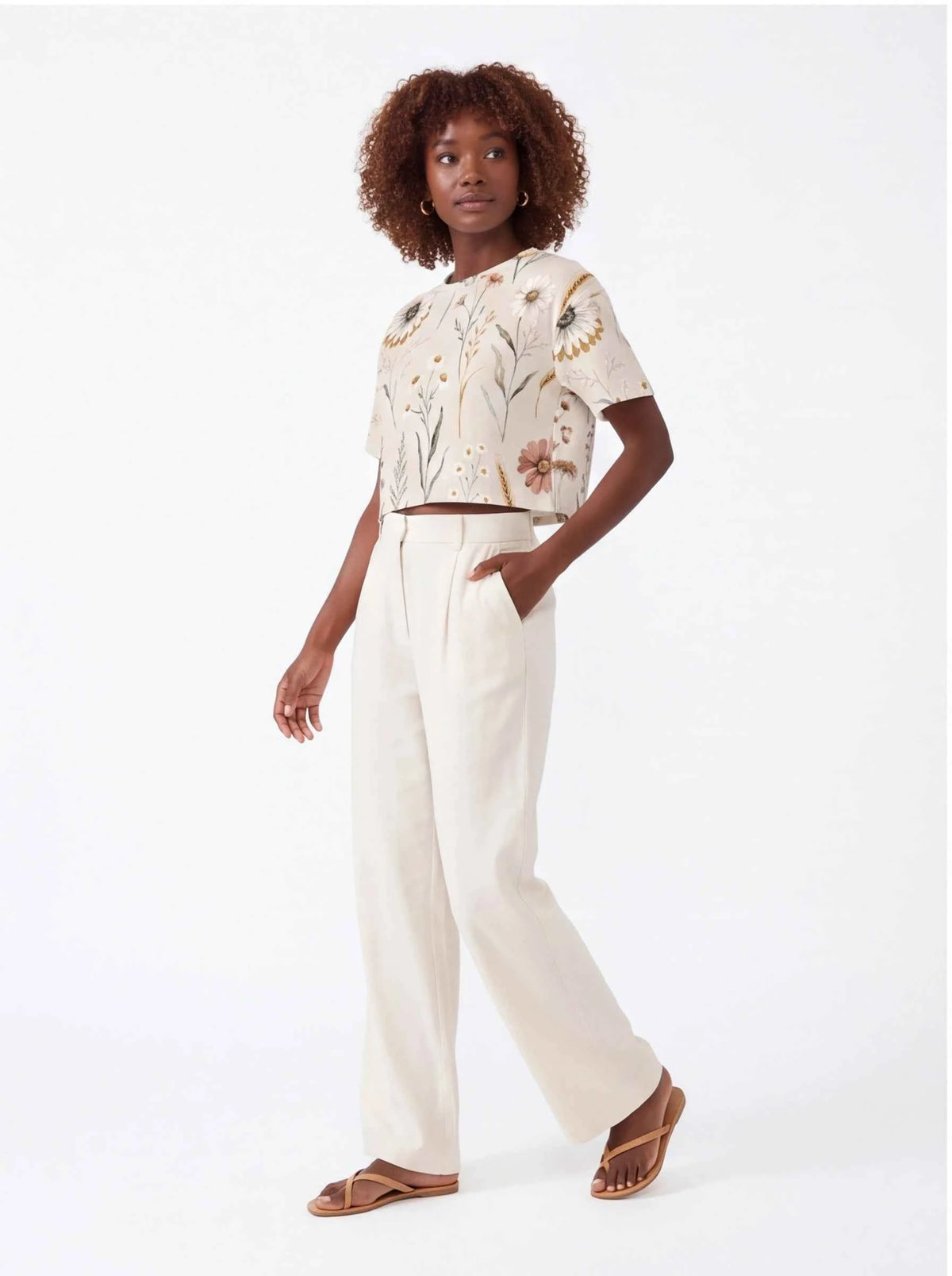 Women’s cropped t-shirt, off-white with wildflower daisy print; short sleeve crop hem.