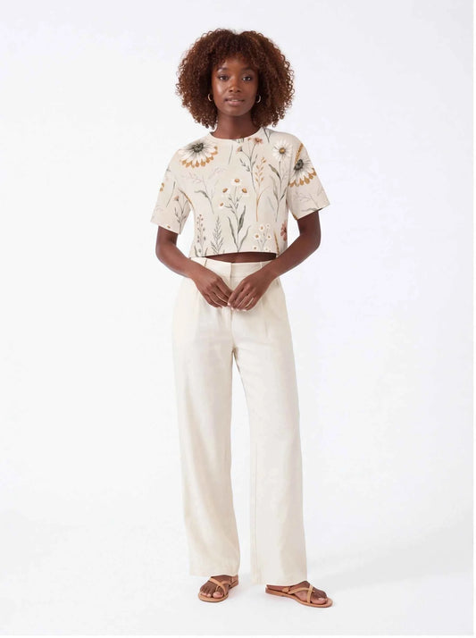 Women’s cropped t-shirt, off-white with daisy wildflower print and short sleeves.